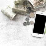 smartphone con app de dinero tarjeta de credito billetera