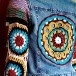 Cochet Upcycling chaqueta jean con tejido crochet incrustado